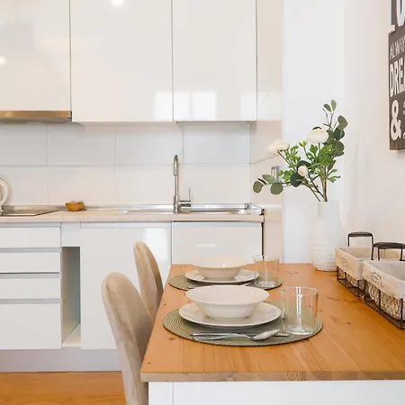 C15 - Charming Modern In The Centre Apartment *