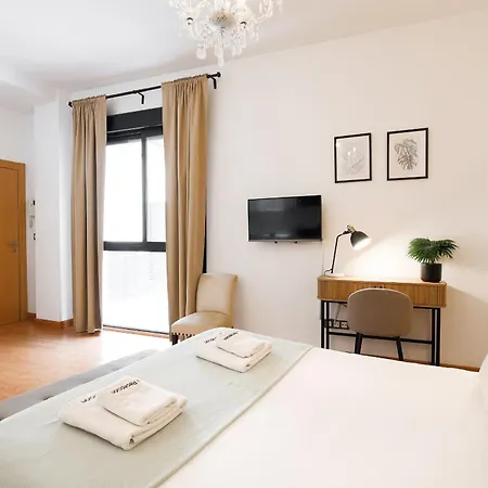 Apartment C15 - Charming Modern In The Centre *