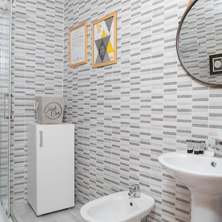 C15 - Charming Modern In The Centre